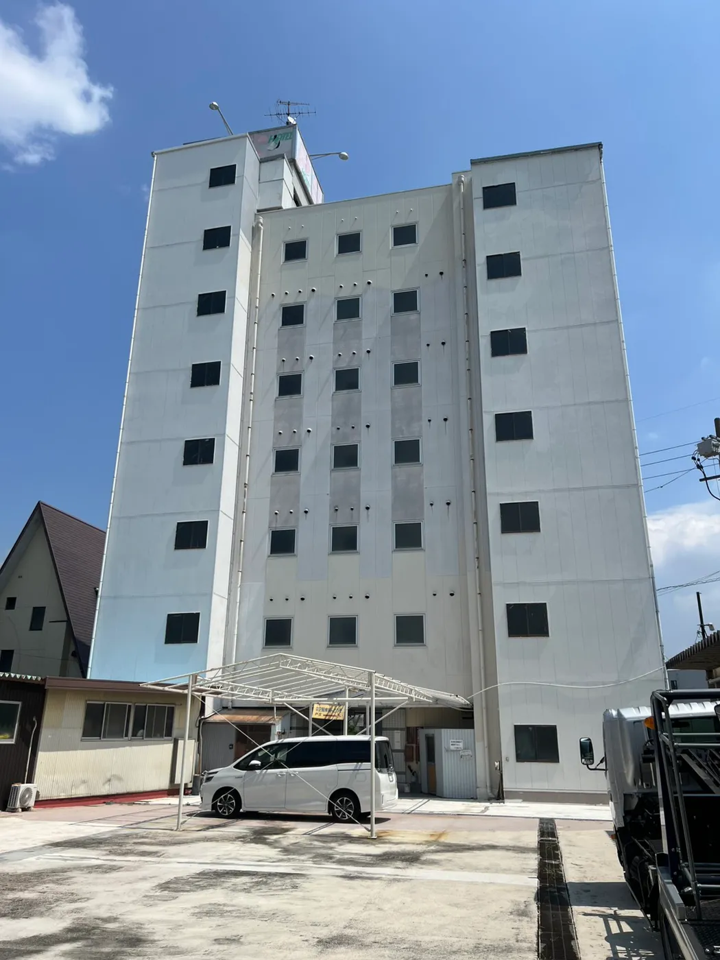 ホテルPS 建物正面の外観